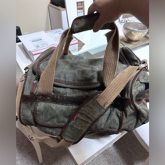 Levi’s NWT duffel bag - Picture 4 of 6